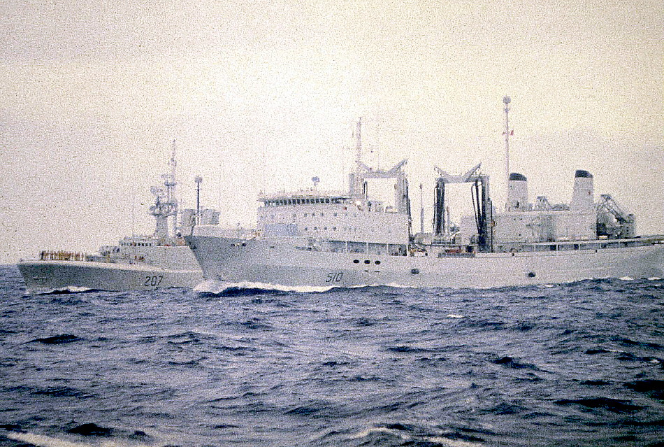 Royal Canadian Navy : HMCS Nipigon at sea, Sept. 1975.