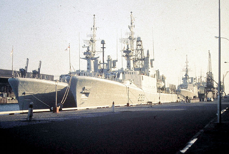 Royal Canadian Navy : HMCS Nipigon at sea, Sept. 1975.