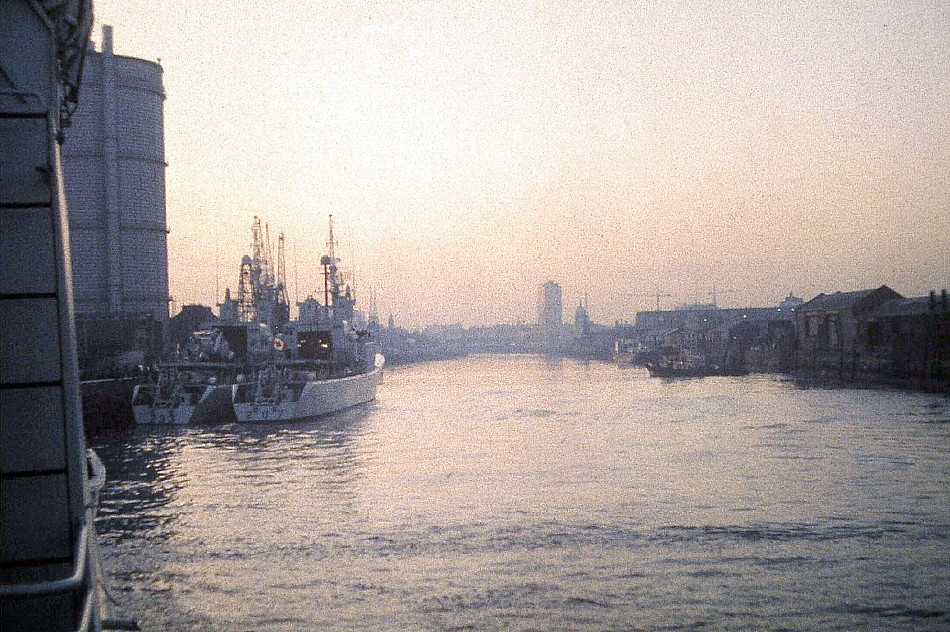 Royal Canadian Navy : HMCS Nipigon at sea, Sept. 1975.