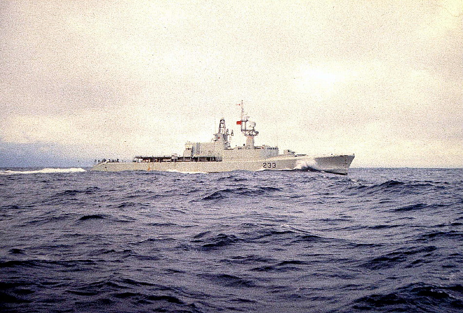 Royal Canadian Navy : HMCS Nipigon at sea, Sept. 1975.