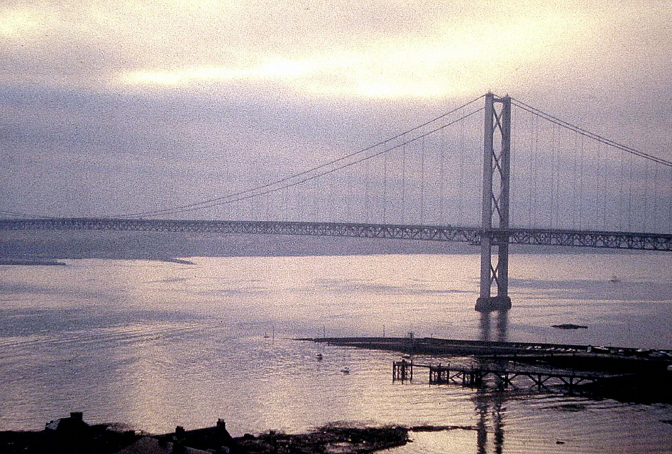 Royal Canadian Navy : HMCS Nipigon at sea, Sept. 1975.