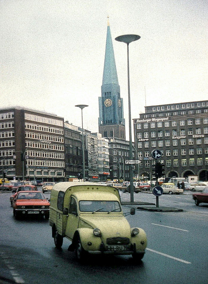 Royal Canadian Navy : HMCS Nipigon in Hamburg, Germany, October, 1975.