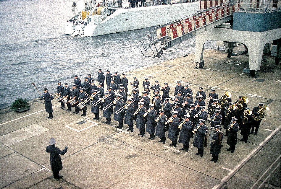 Royal Canadian Navy : HMCS Nipigon in Hamburg, Germany, October, 1975.