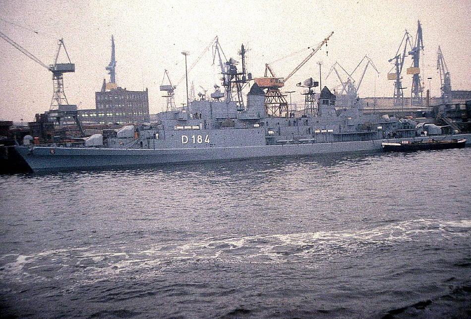 Royal Canadian Navy : HMCS Nipigon in Hamburg, Germany, October, 1975.