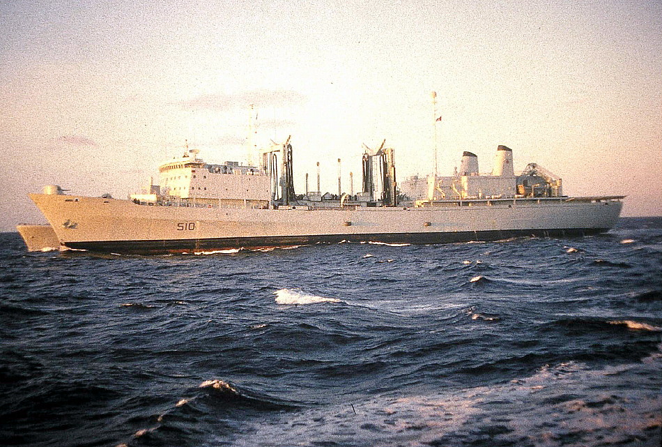 Royal Canadian Navy : HMCS Nipigon in Hamburg, Germany, October, 1975.