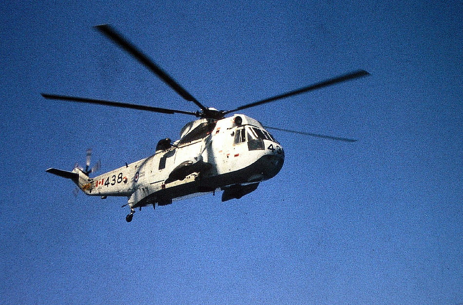 Royal Canadian Navy : HMCS Iroquois, Sea King helicopter, 1982.