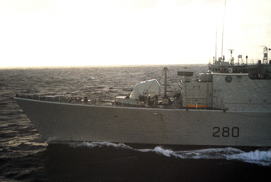 Royal Canadian Navy : HMCS Iroquois, 1982.