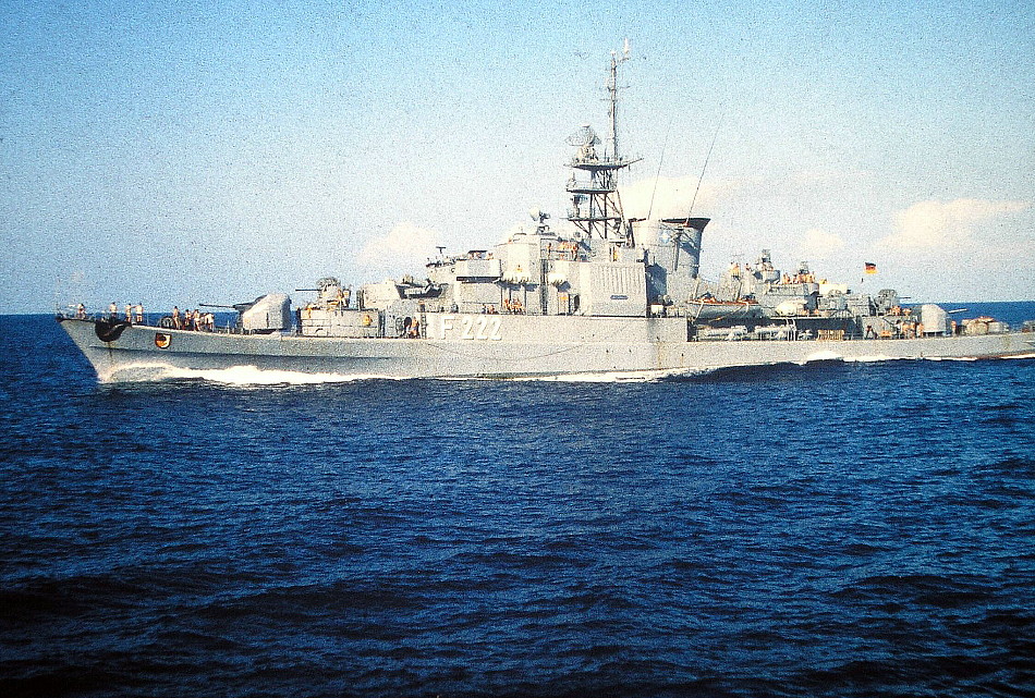 Royal Canadian Navy : FGS Augsburg, 1982.