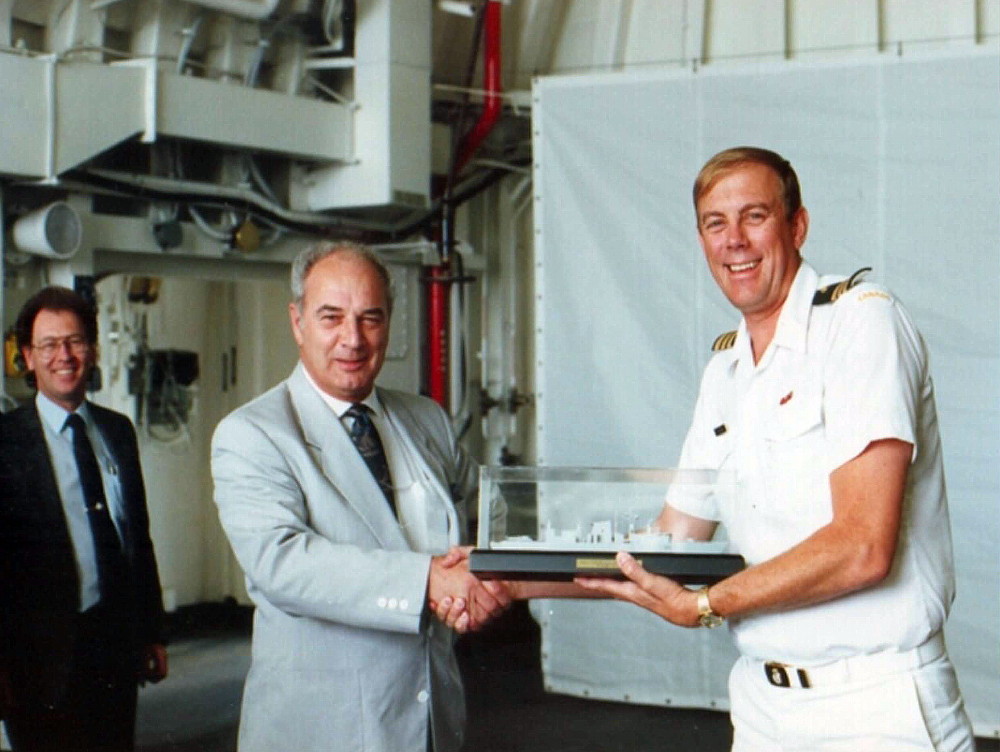 Royal Canadian Navy : HMCS Halifax, Delivery to Nay, 1990.