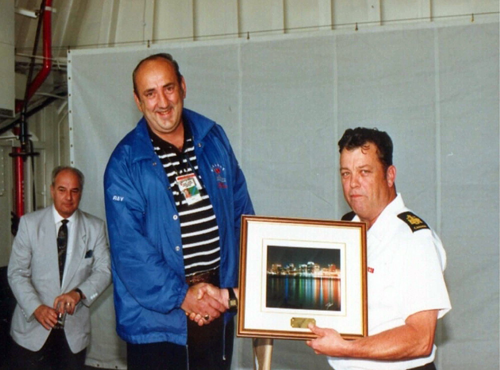 Royal Canadian Navy : HMCS Halifax, Delivery to Nay, 1990.