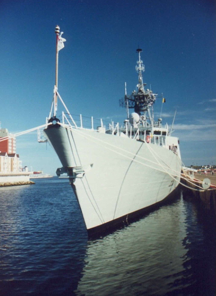 Royal Canadian Navy : HMCS Halifax, Delivery to Nay, 1990.