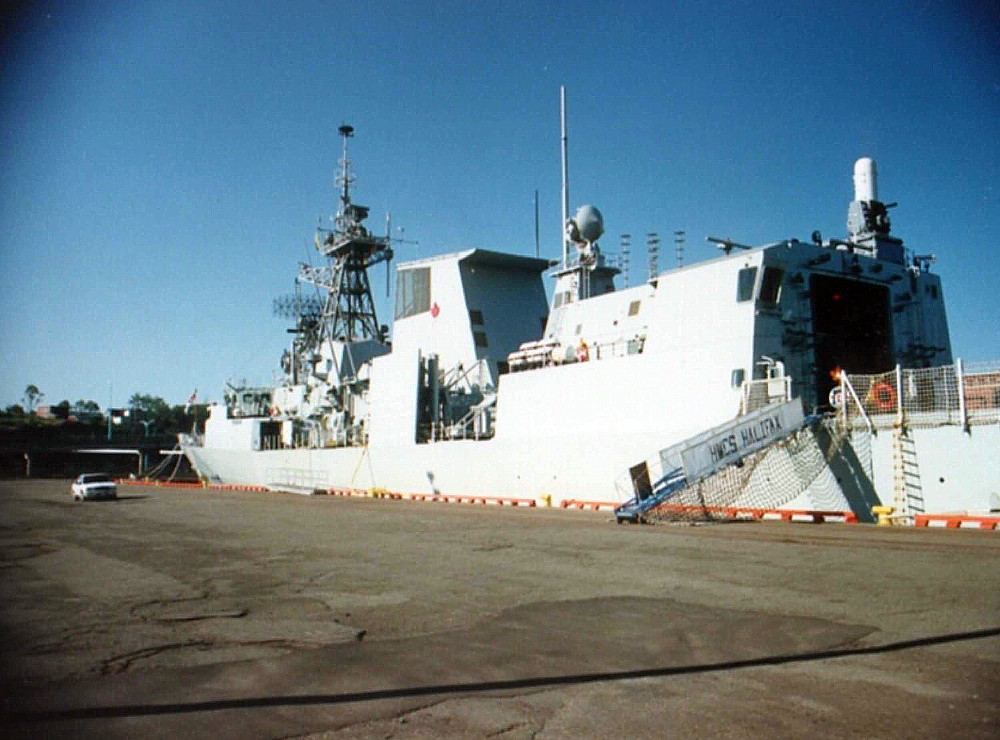 Royal Canadian Navy : HMCS Halifax, Delivery to Nay, 1990.