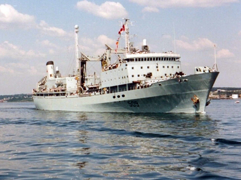 Royal Canadian Navy : HMCS Protecteur Departing Halifax for Gulf War, 1990.