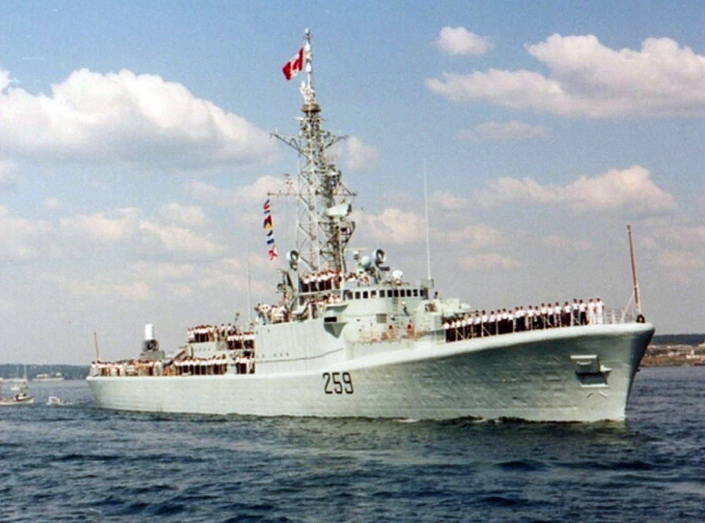 Royal Canadian Navy : HMCS Terra Nova Departing Halifax for Gulf War, 1990.