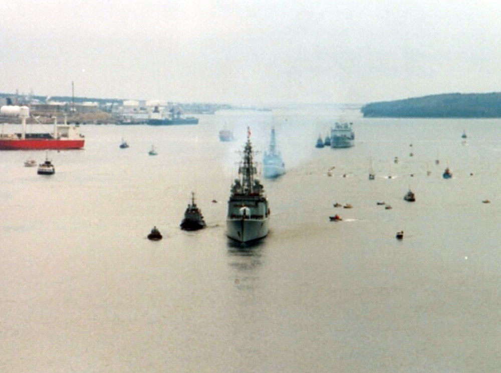 Royal Canadian Navy : Ships returning from Gulf War, 1991.