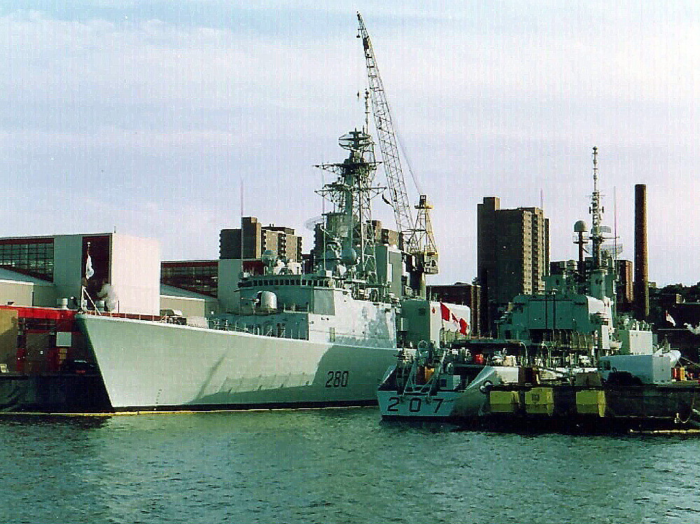 Royal Canadian Navy : Ships in Halifax, 1992.