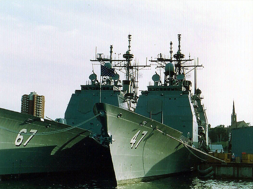 Royal Canadian Navy : Ships in Halifax, 1992.