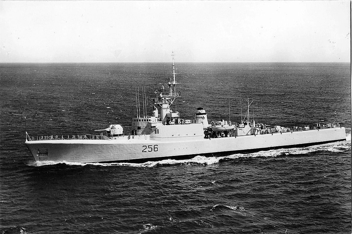 Royal Canadian Navy : HMCS St Croix.