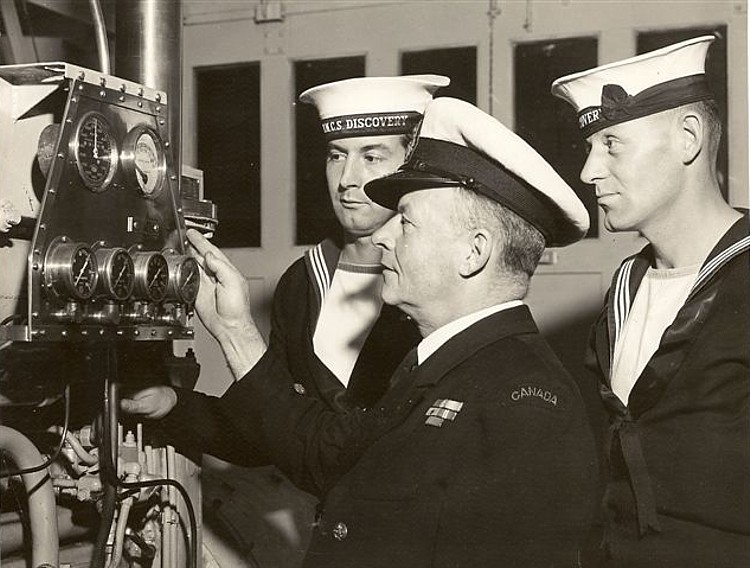 Royal Canadian Navy : HMCS Discovery.