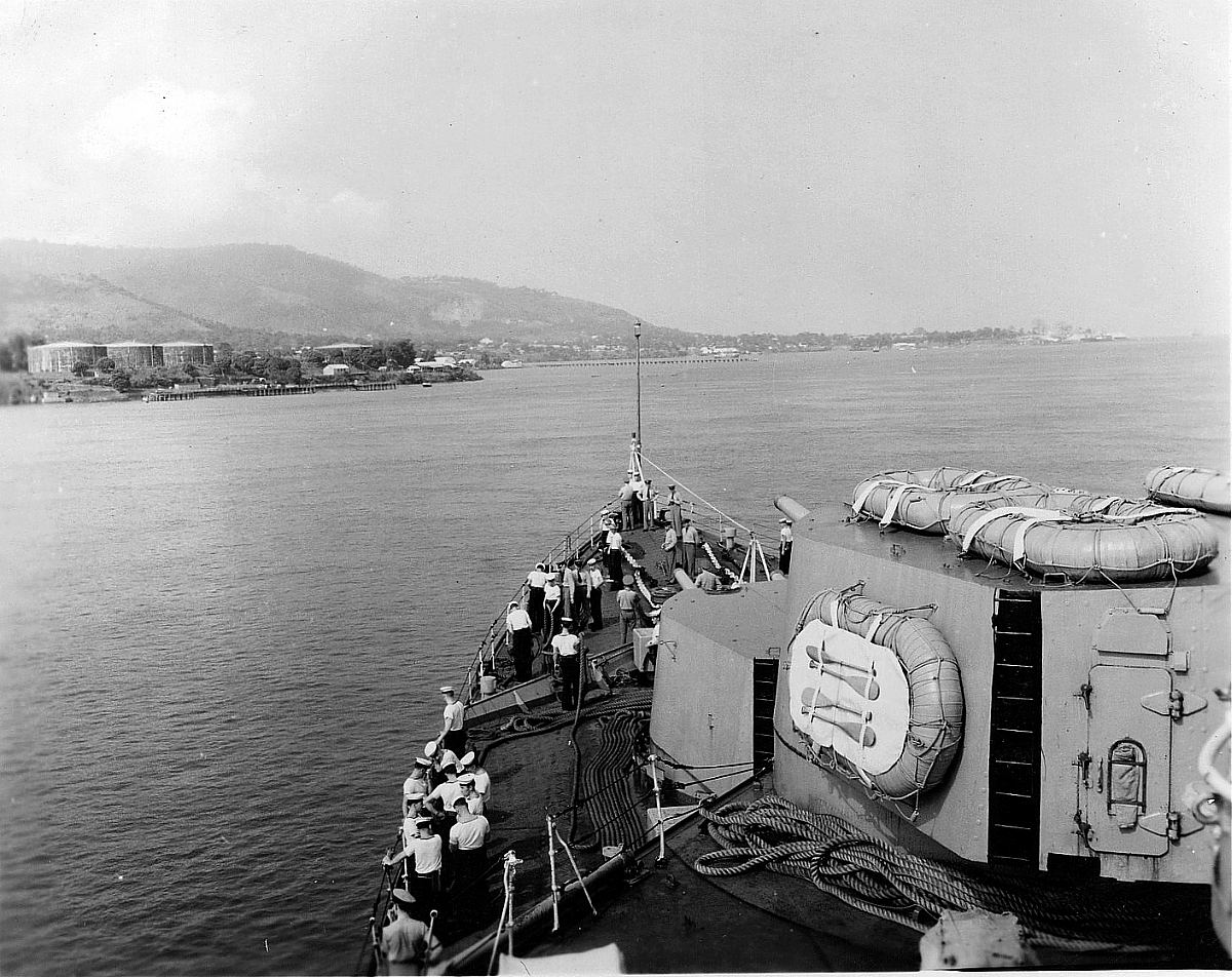 Royal Canadian Navy : HMCS Quebec, 1955