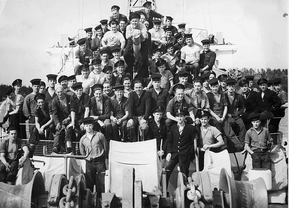 Royal Canadian Navy : Crew of HMCS Tillsonburg