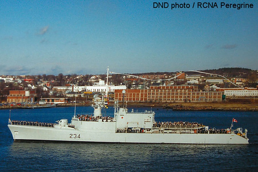 Royal Canadian Navy : HMCS Assiniboine.