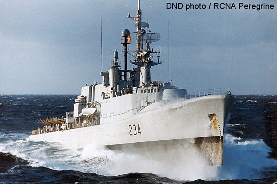 Royal Canadian Navy : HMCS Assiniboine.