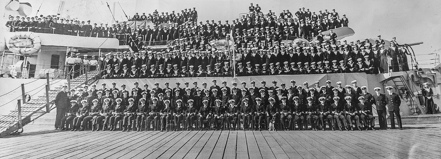Royal Canadian Navy : HMCS Prince Robert, crew photo