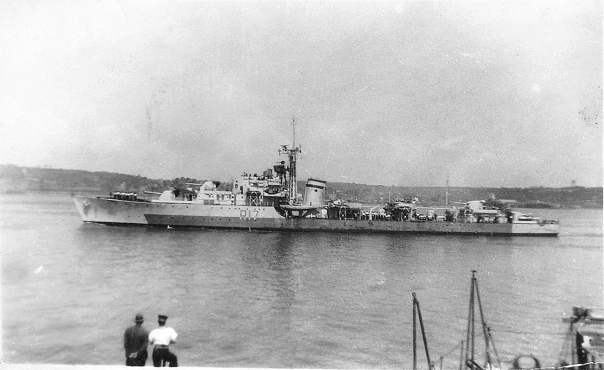 HMCS Algonquin passing HMCS Sioux.