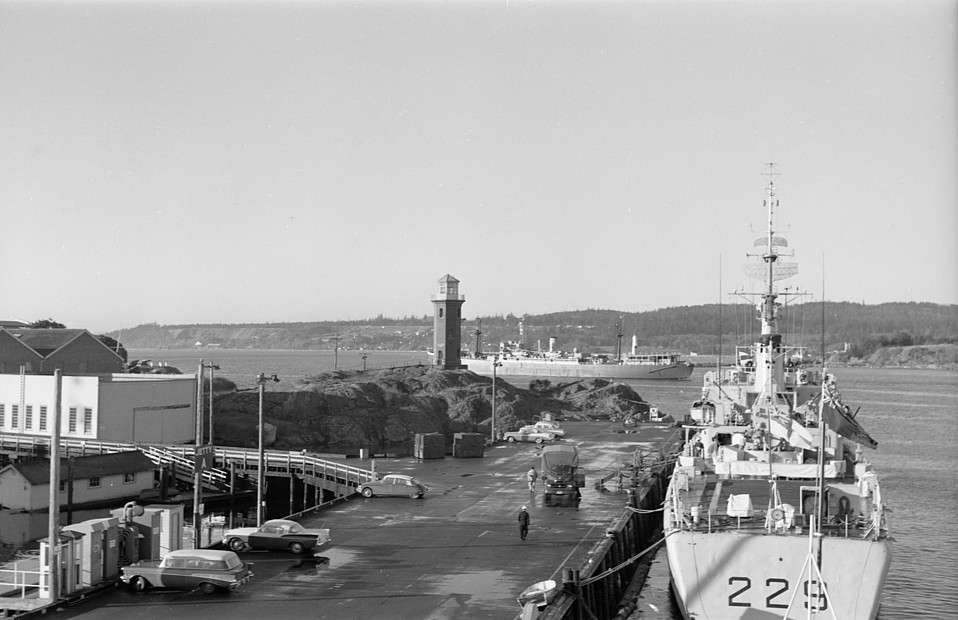 Royal Canadian Navy : HMCS Ottawa and HMCS Cape Breton.