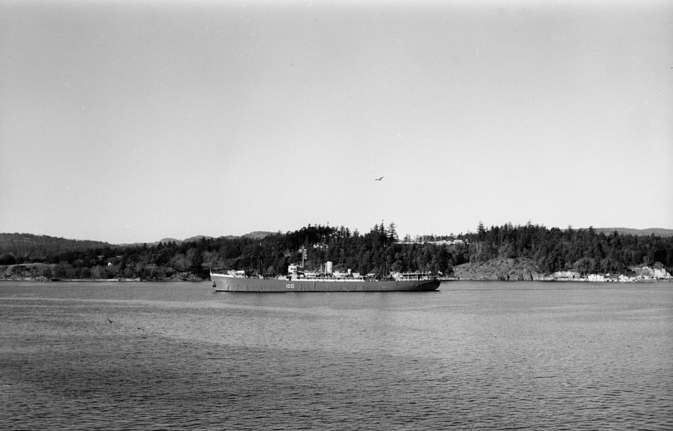 Royal Canadian Navy : HMCS Cape Breton.