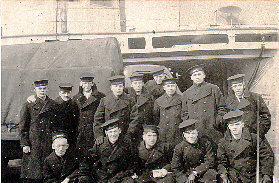 Royal Canadian Navy : Levis ferry, Quebec City, 1944.