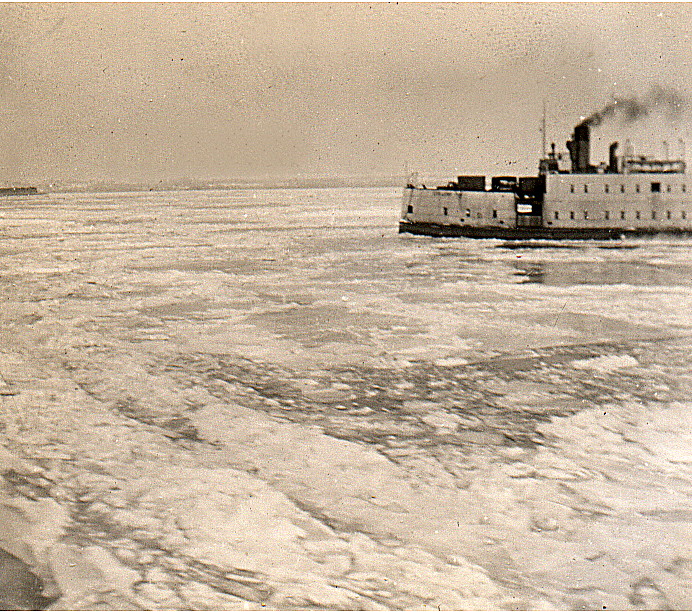 Levis ferry, 1944.