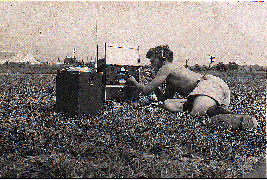 Royal Canadian Navy : radio training, 1944.