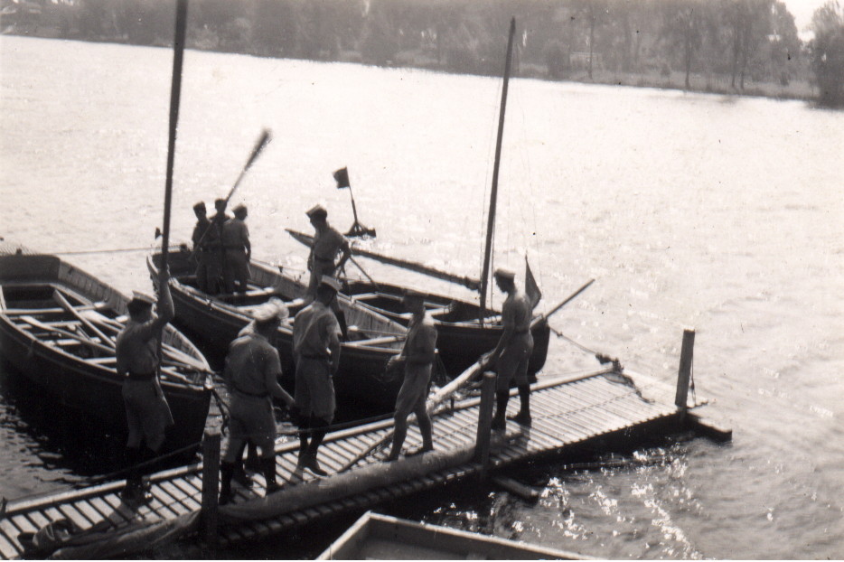 Royal Canadian Navy : Whaler training, 1944.