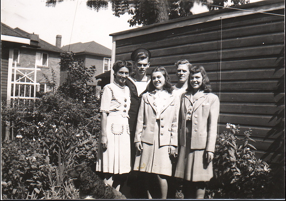 Royal Canadian Navy : James Ross & His Family in Toronto.