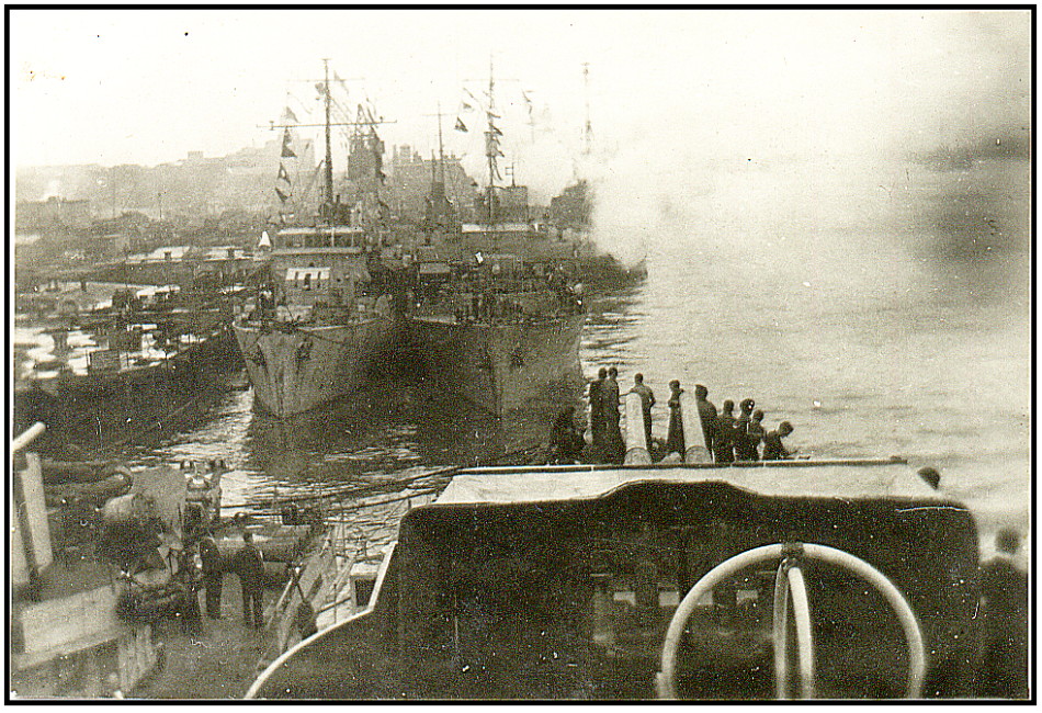 Royal Canadian Navy : HMCS Jonquiere, 1945.