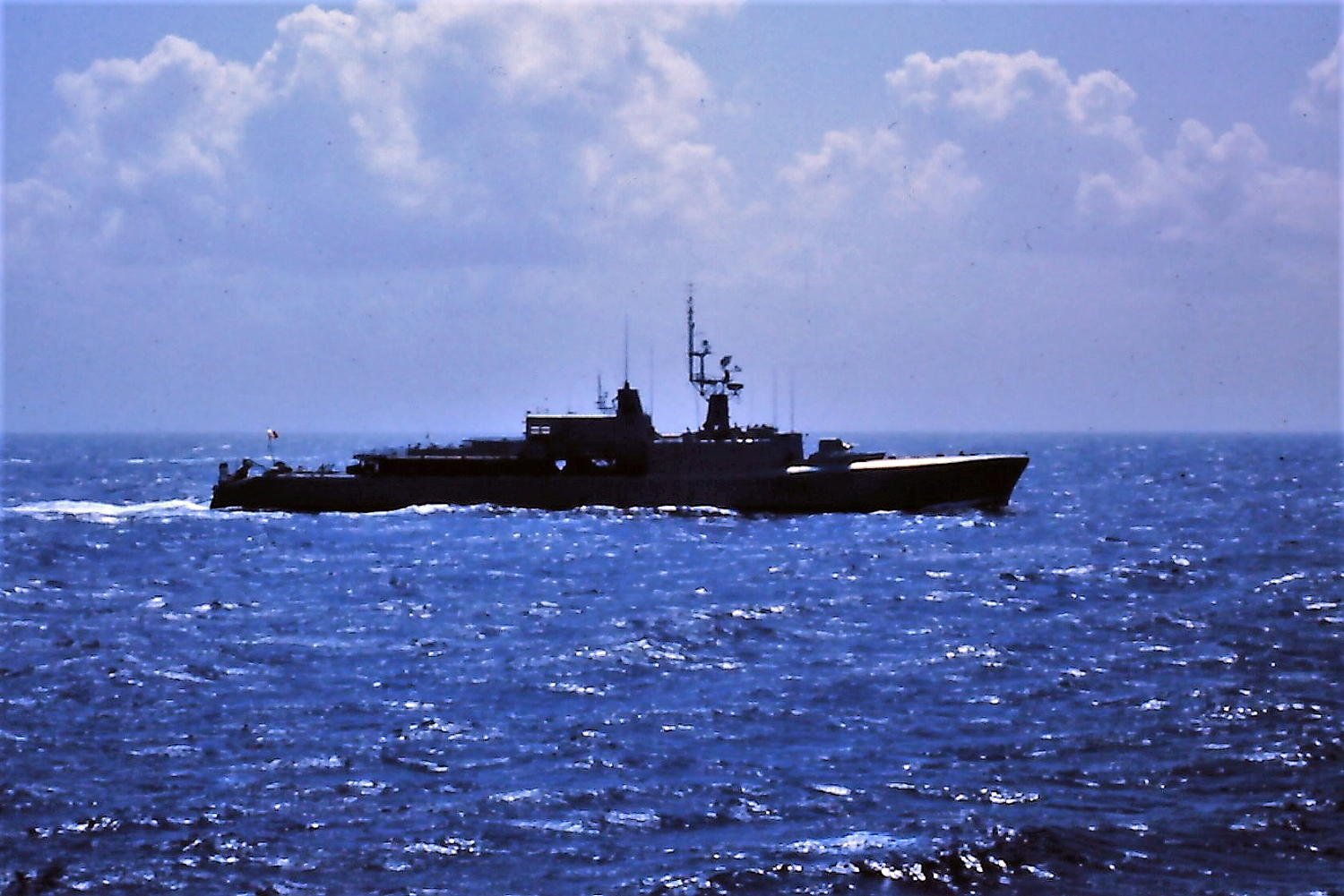 HMCS Assinniboine at sea.