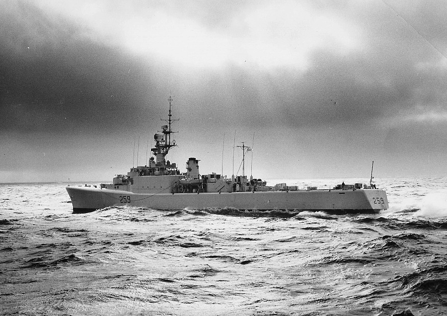 Royal Canadian Navy : HMCS Terra Nova, 1963.