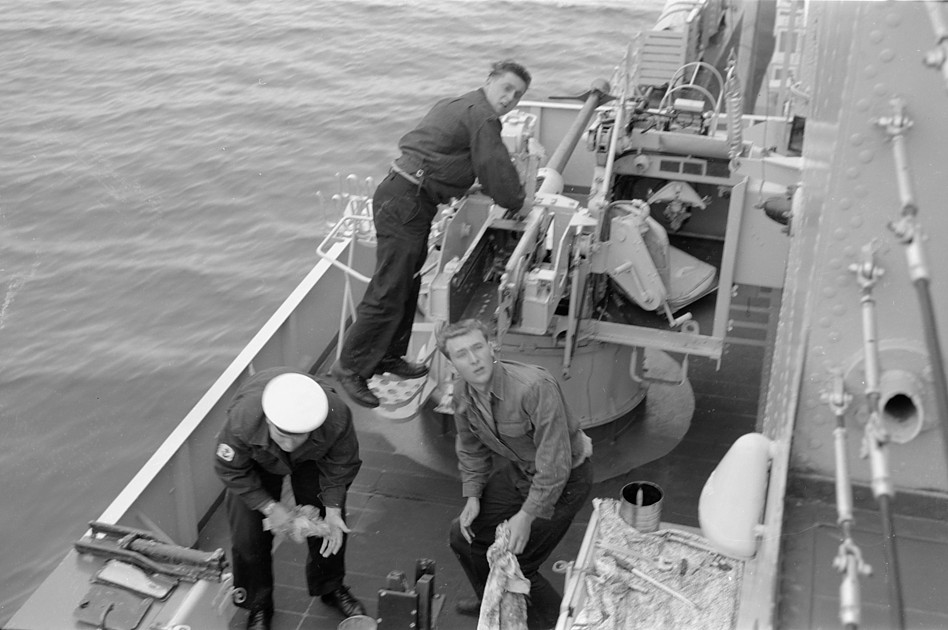 Royal Canadian Navy : HMCS Ste Therese, Hall, Elgert and Leyden work on the Bofors guns.