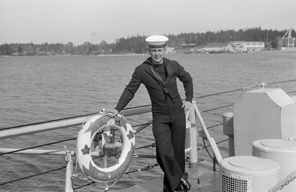 Royal Canadian Navy : HMCS Ste Therese, OS Robert Egger.