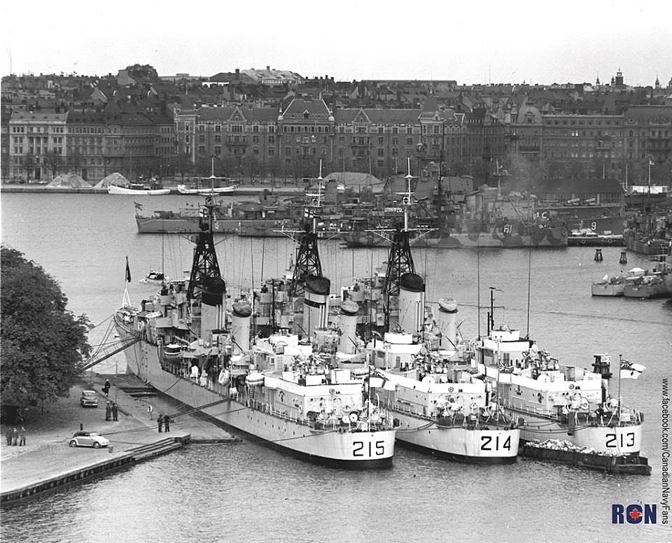Royal Canadian Navy : Tribal Class destroyers in Hamburg.
